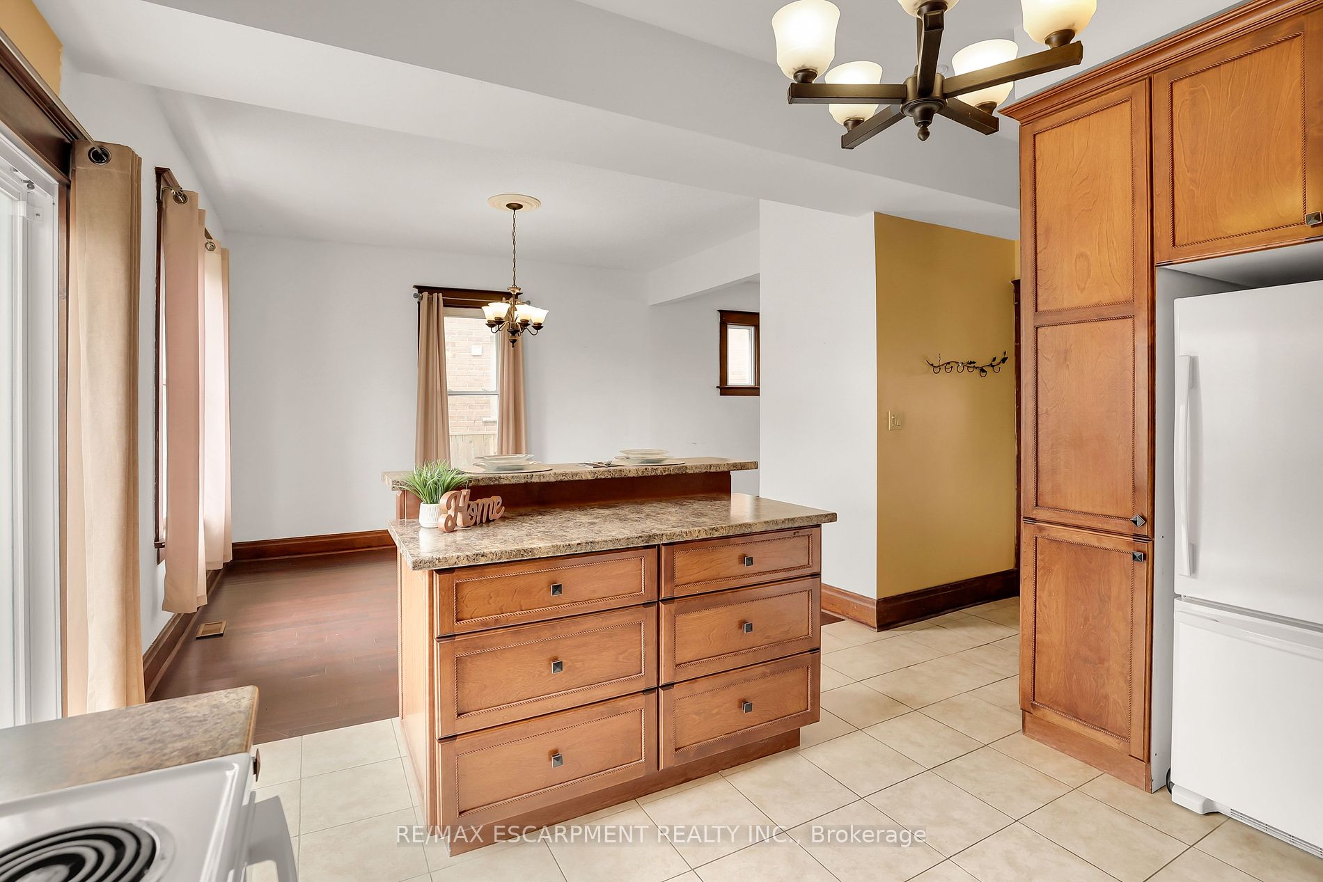 323 Queenston Road