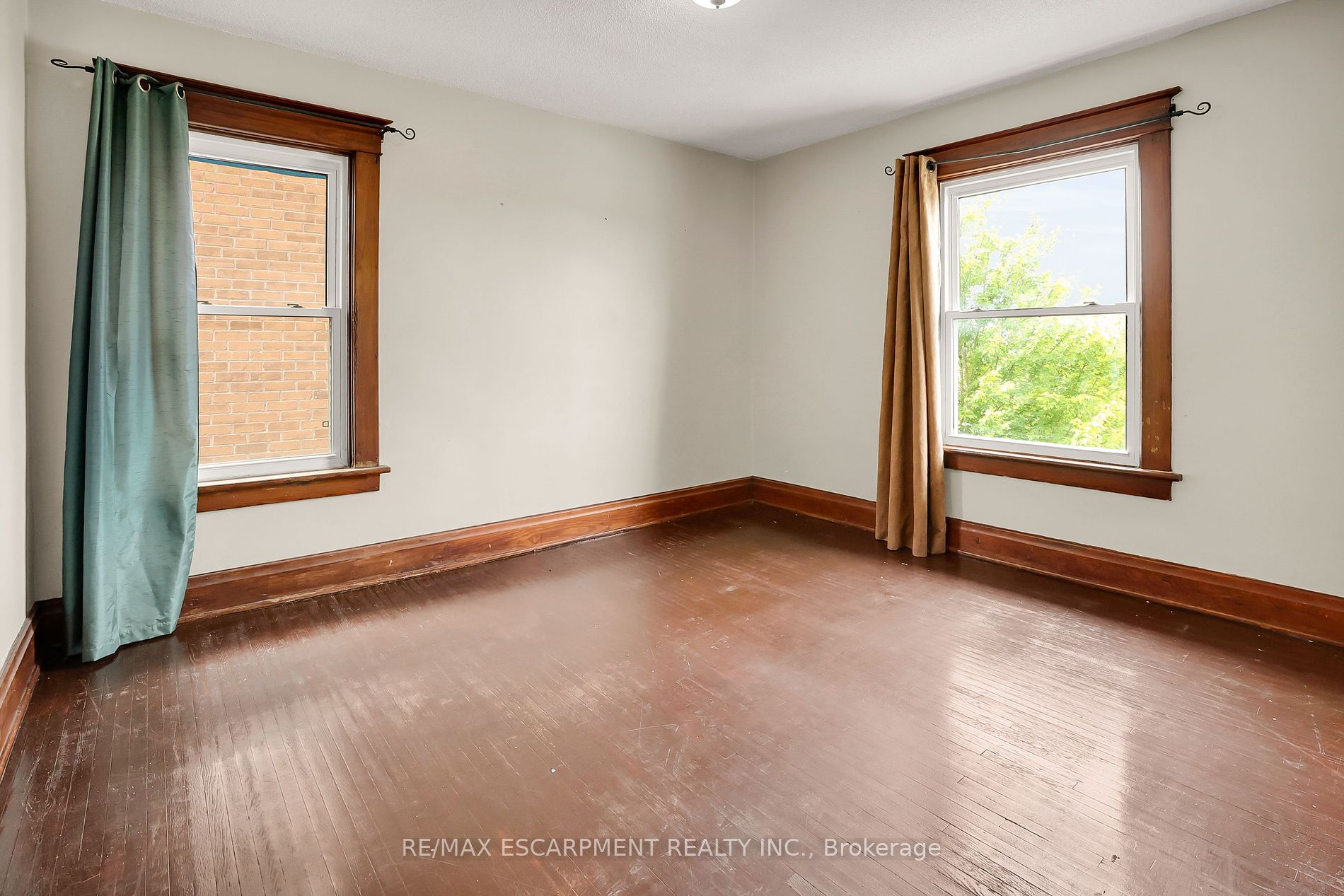 323 Queenston Road