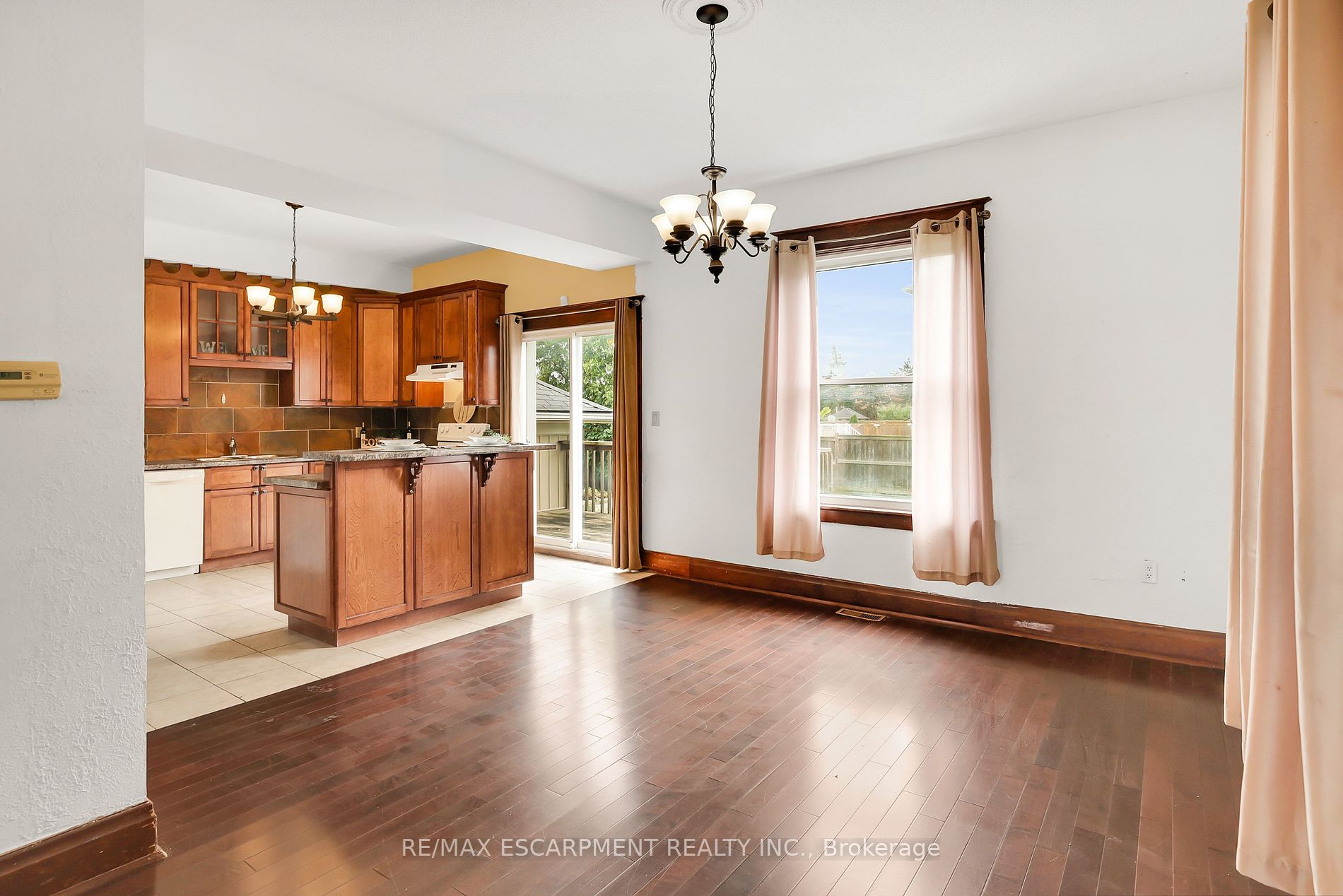 323 Queenston Road