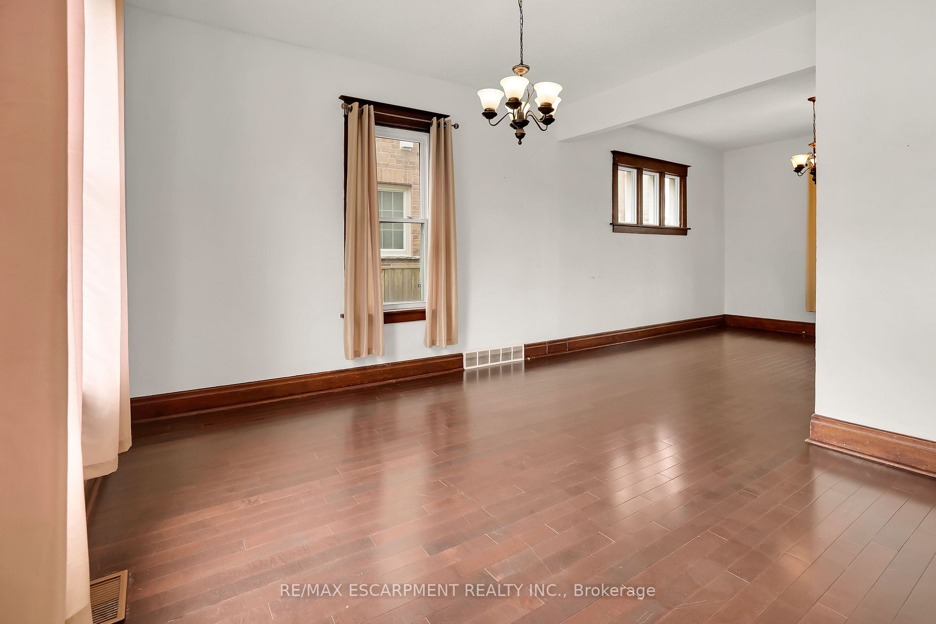 323 Queenston Road