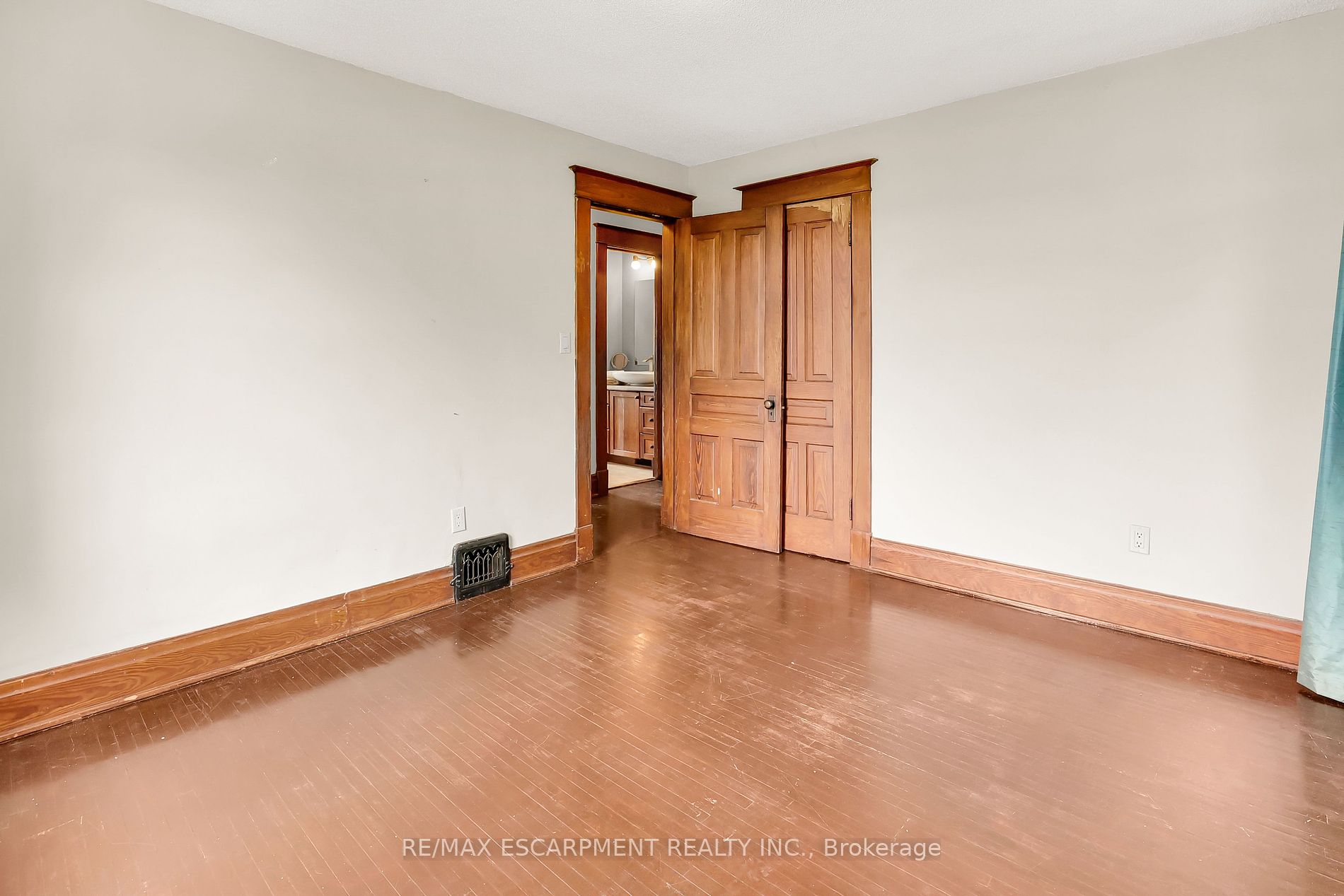 323 Queenston Road