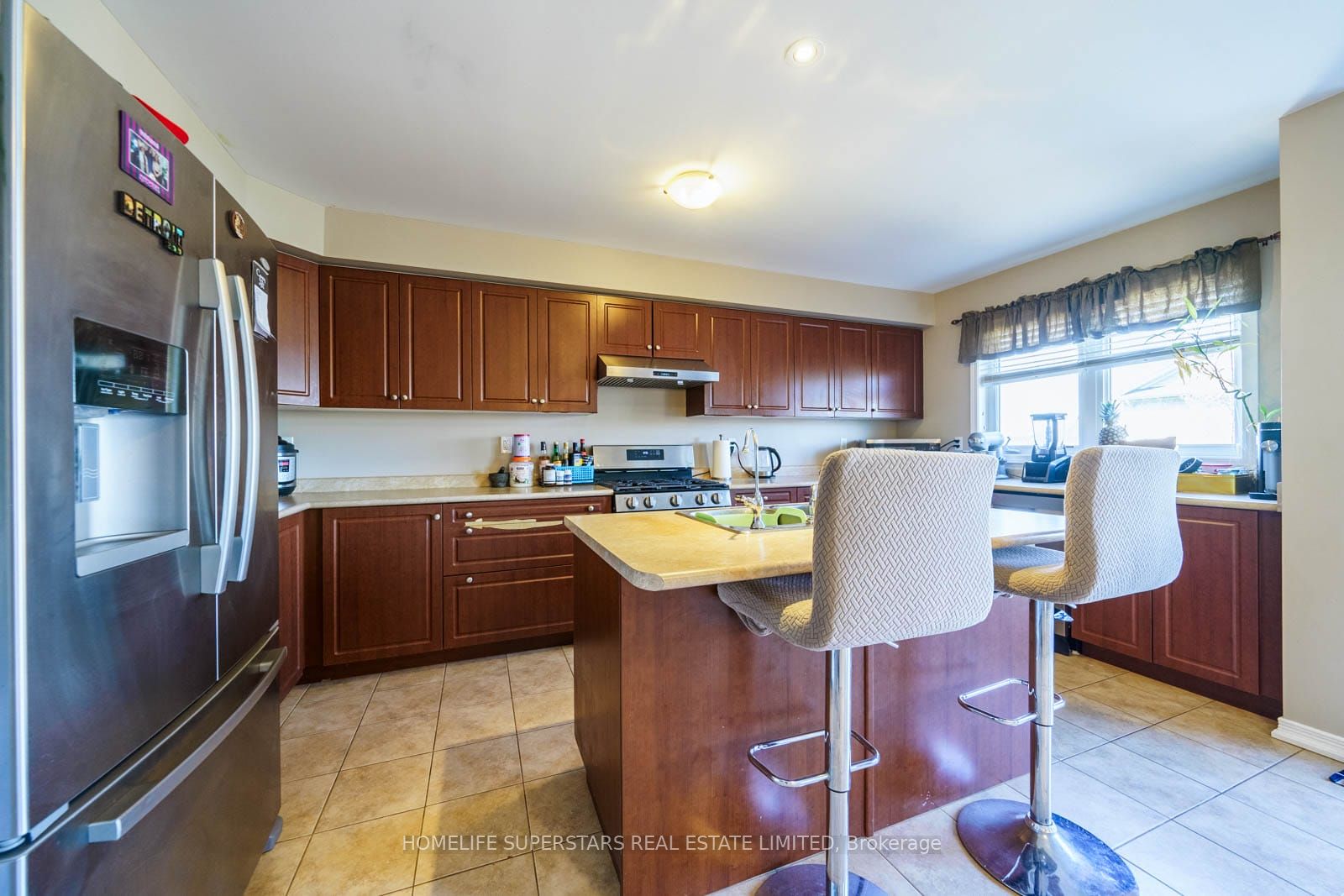 84 Lambert Crescent