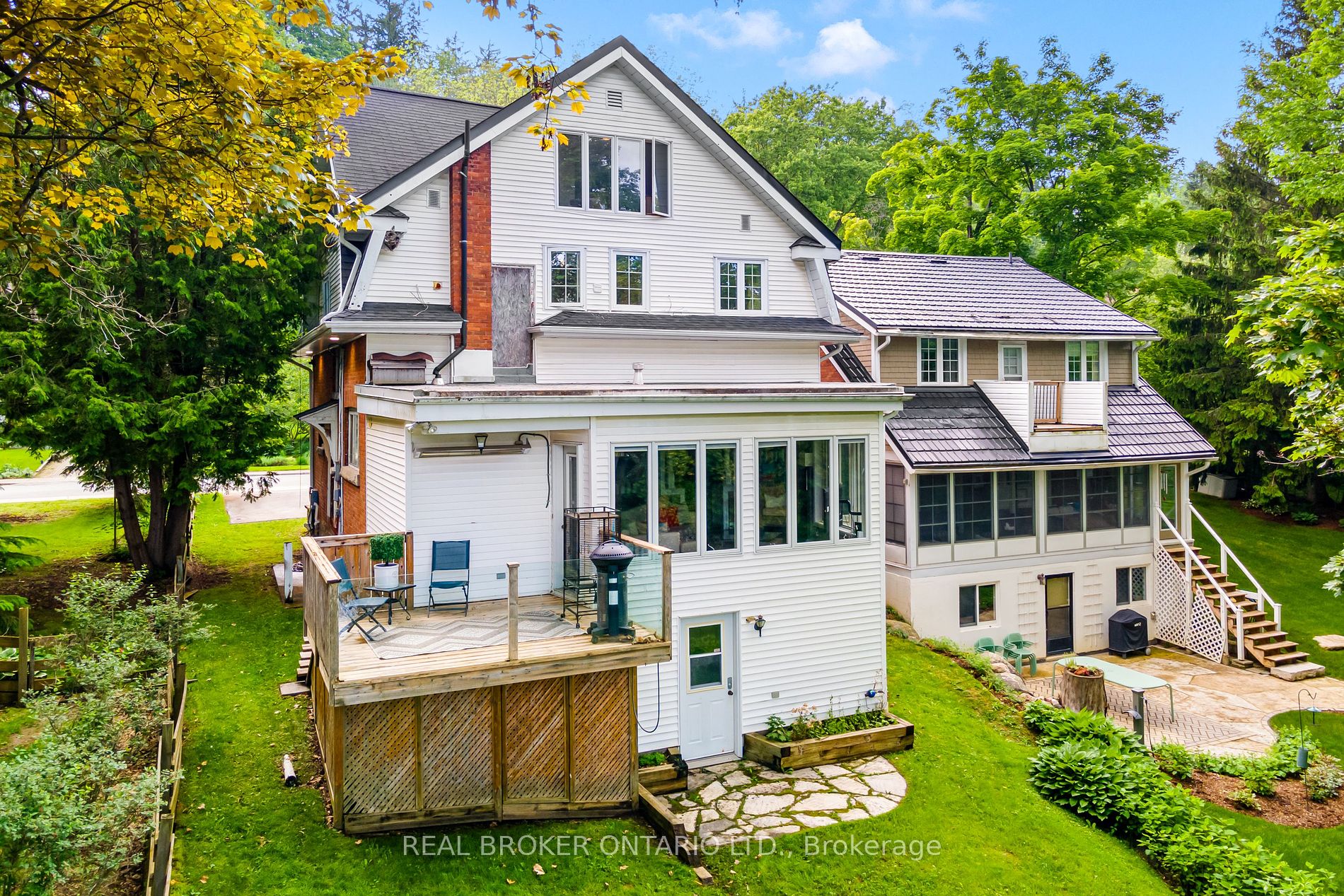 457 2nd Avenue W
