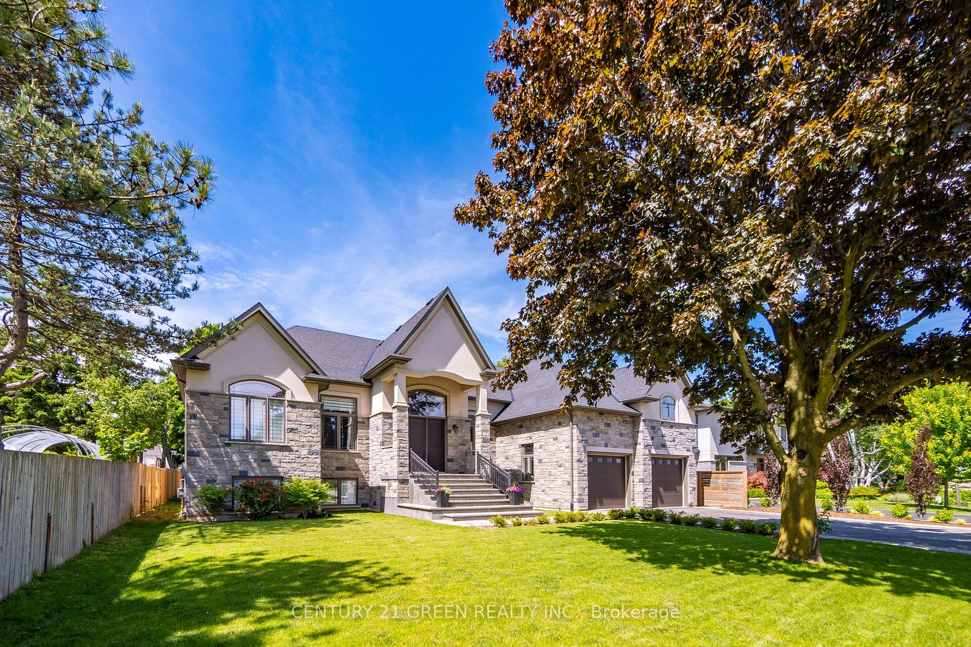 679 Hiawatha Blvd