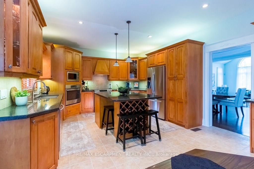 2 Donnici Drive