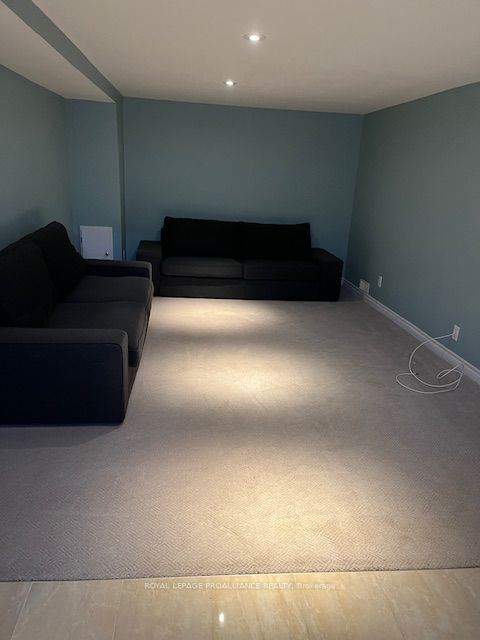 1 Clarke Boulevard