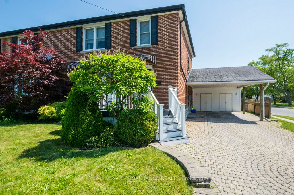 1 Clarke Boulevard