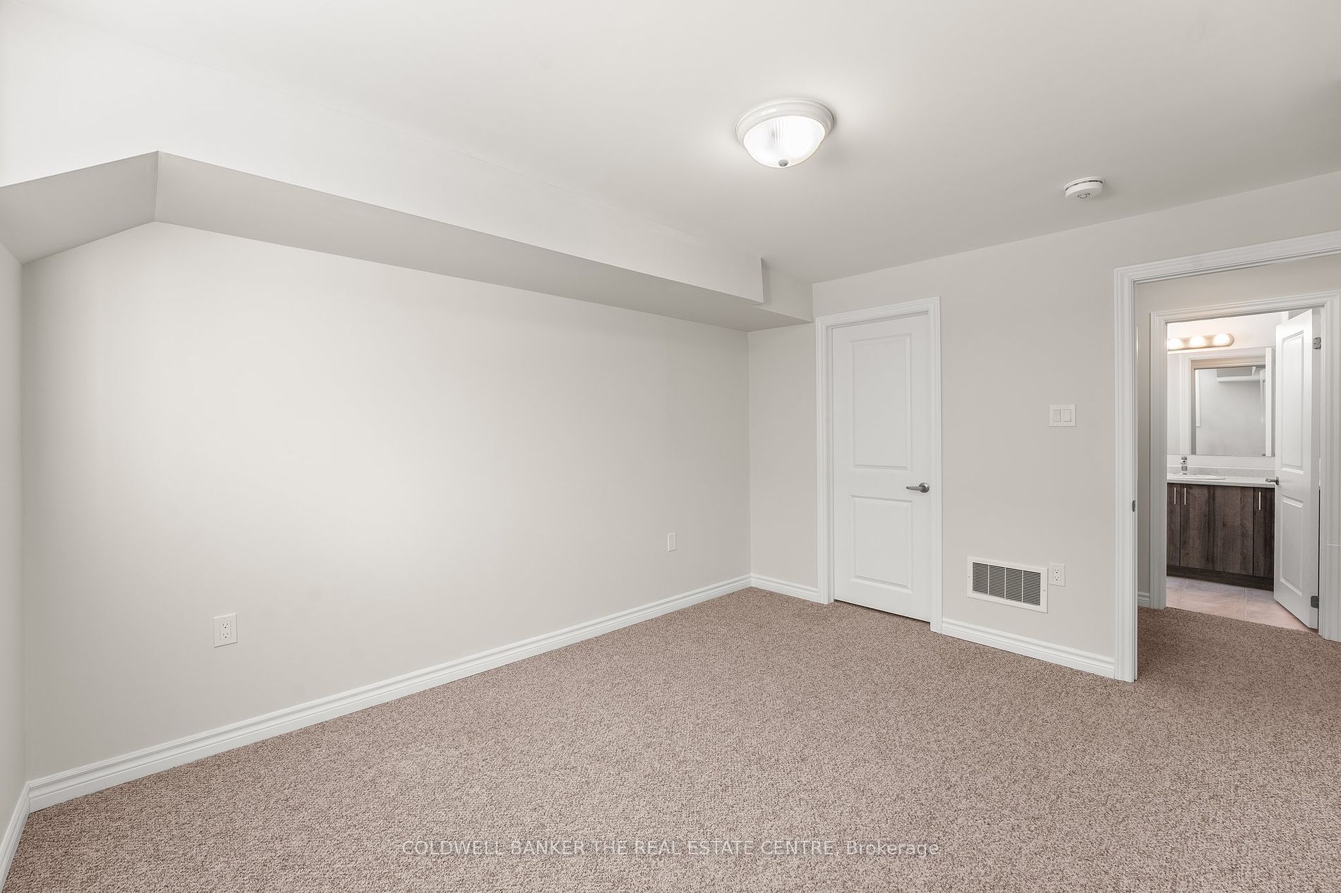 17 Lakewood Crescent #19
