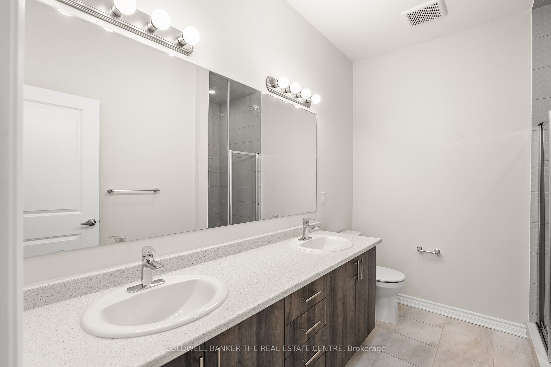 17 Lakewood Crescent #19
