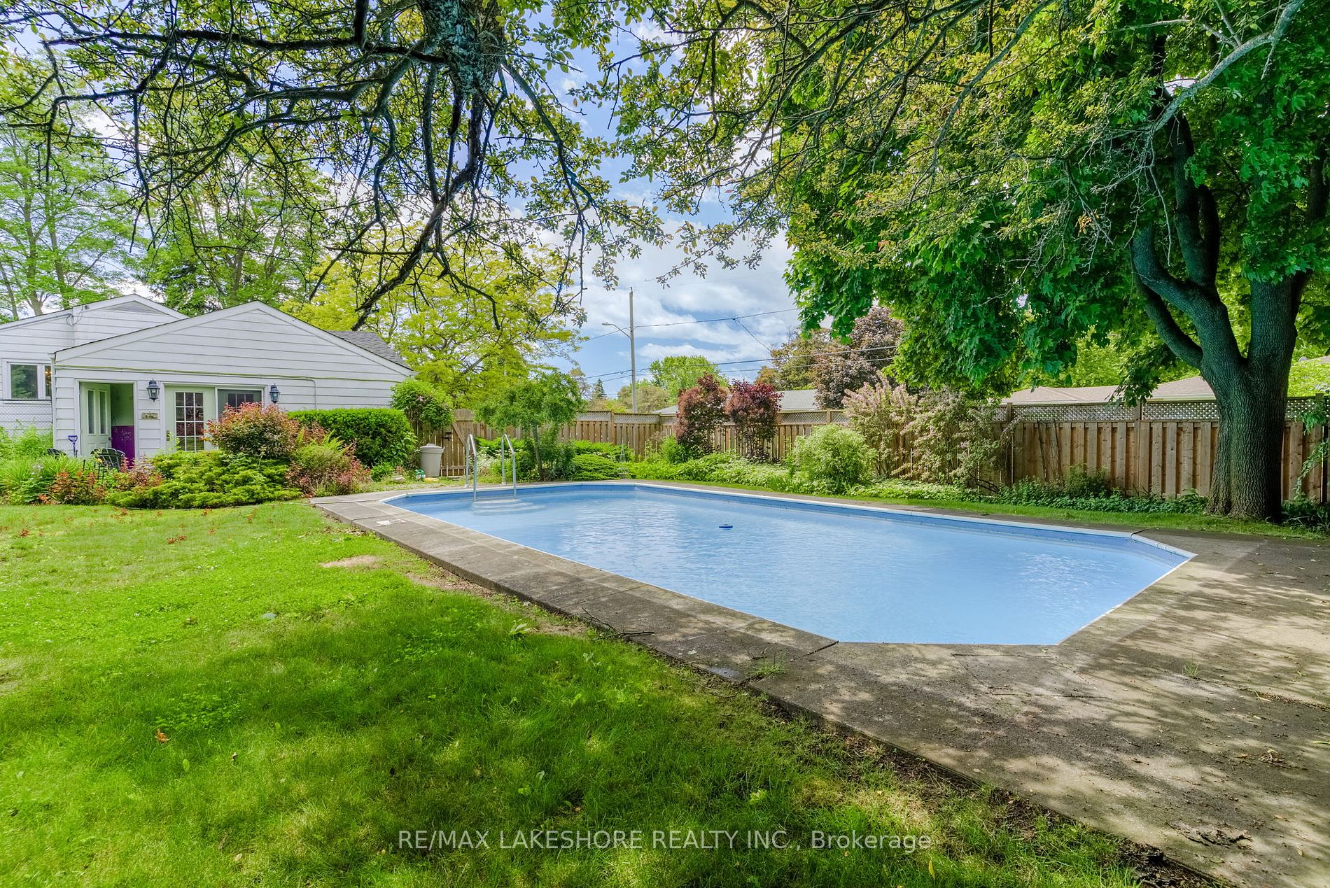 48 Coverdale Ave