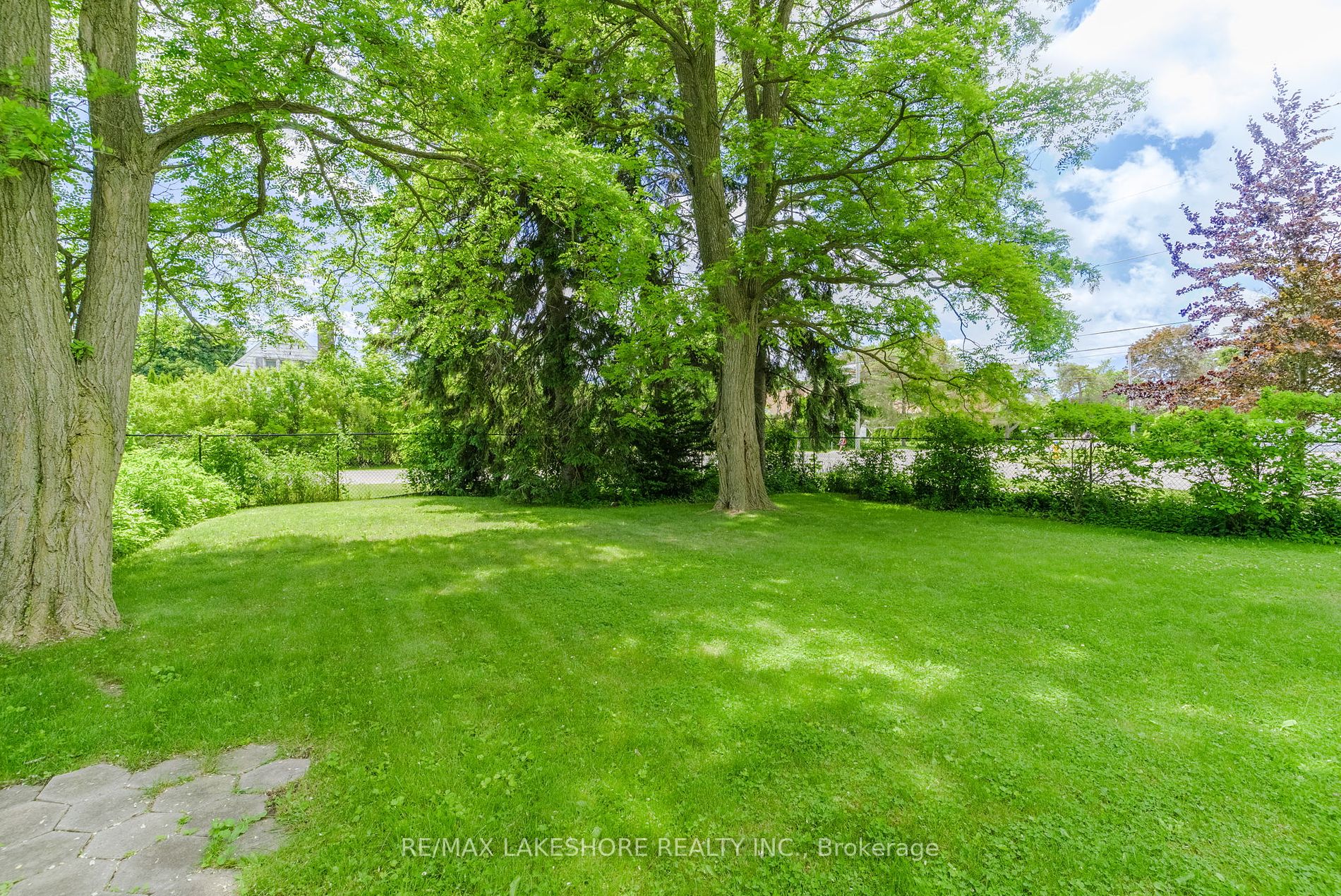48 Coverdale Ave
