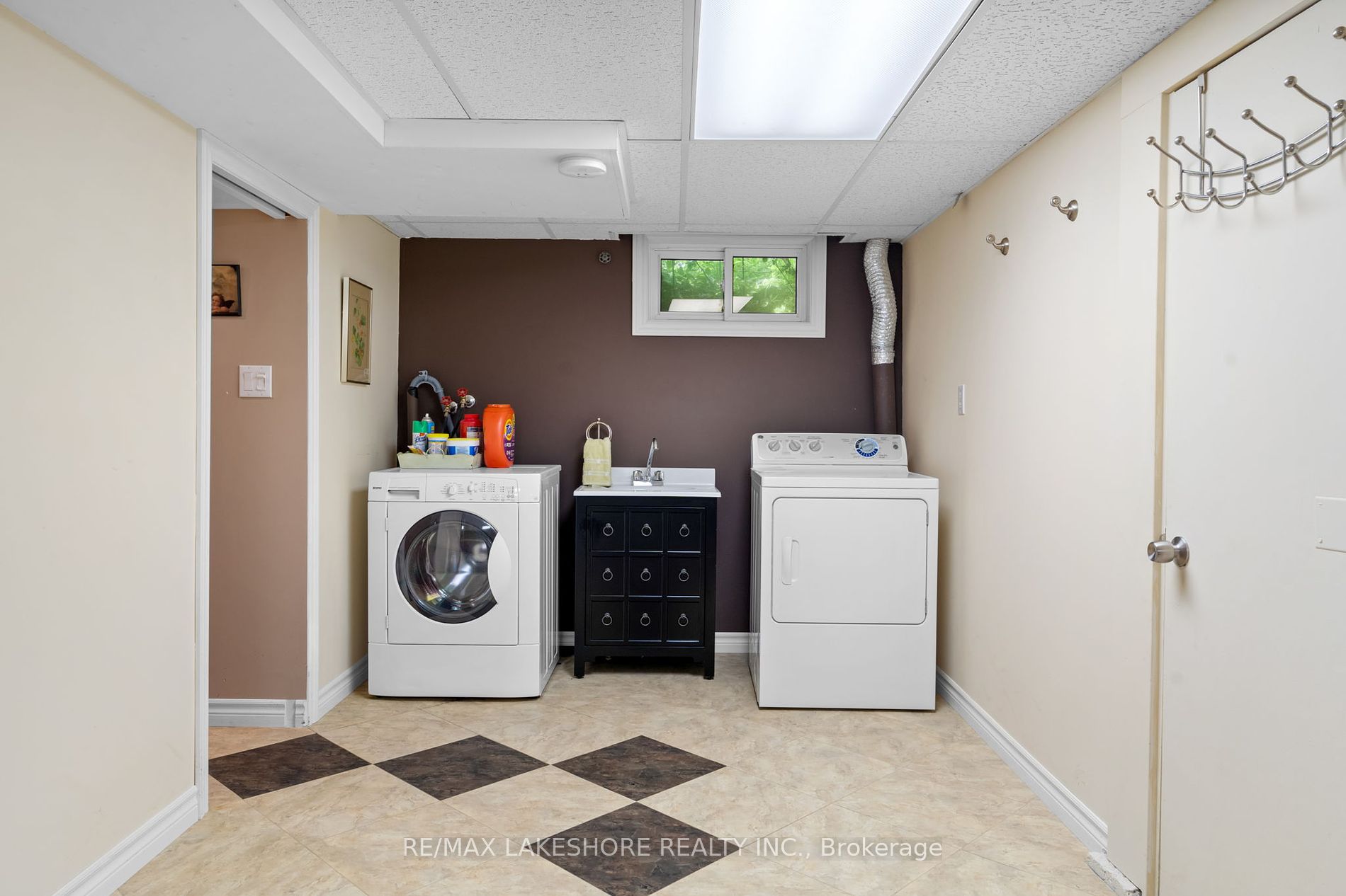 48 Coverdale Ave