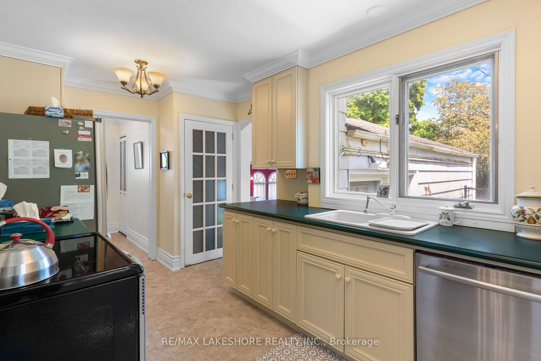 48 Coverdale Ave