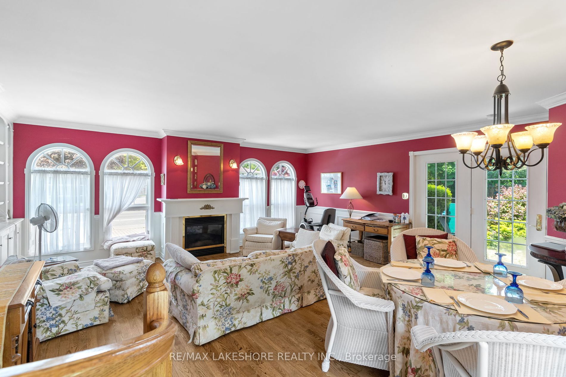 48 Coverdale Ave