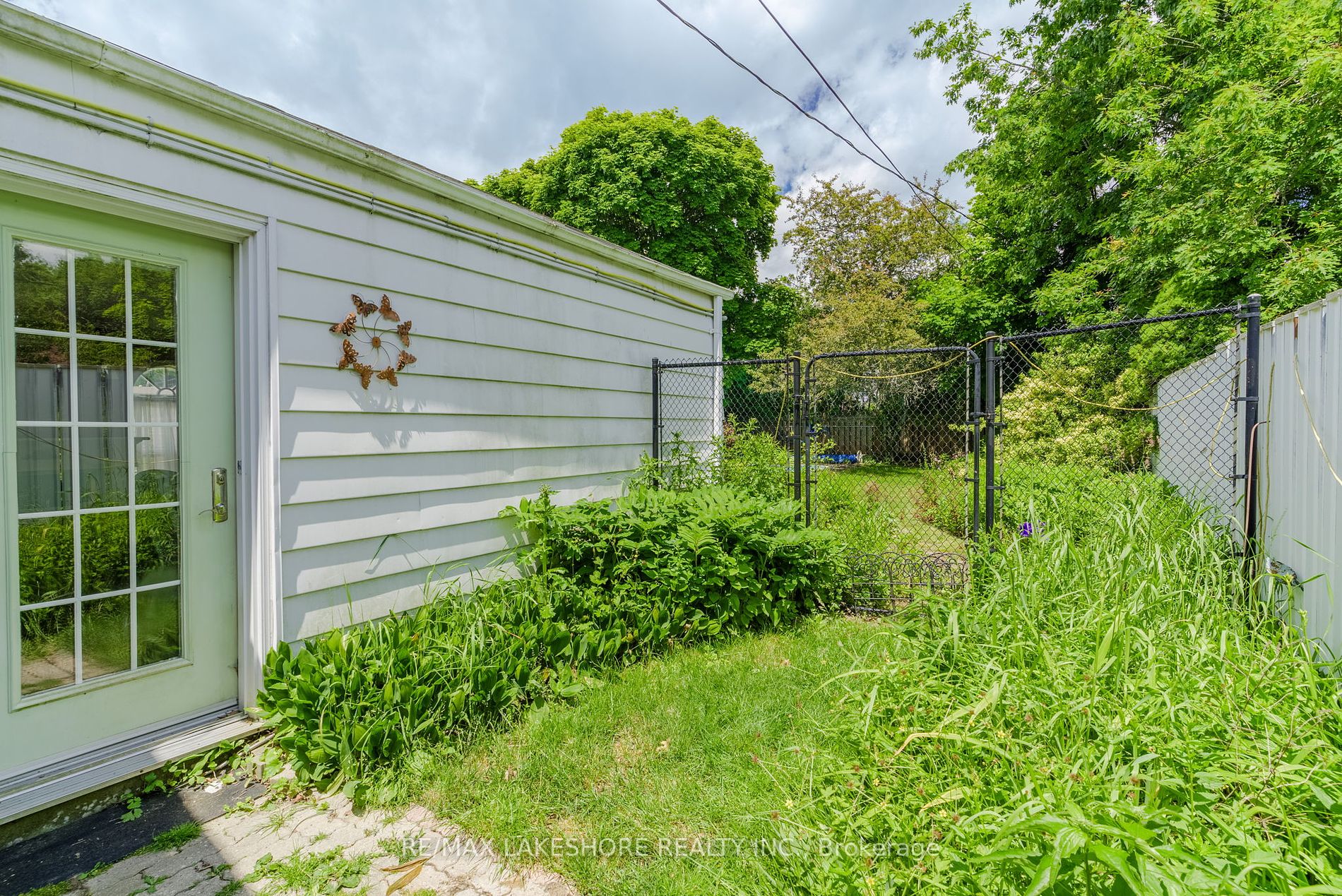 48 Coverdale Ave