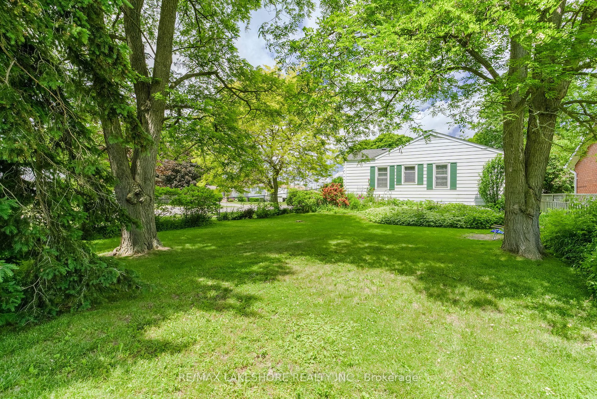 48 Coverdale Ave