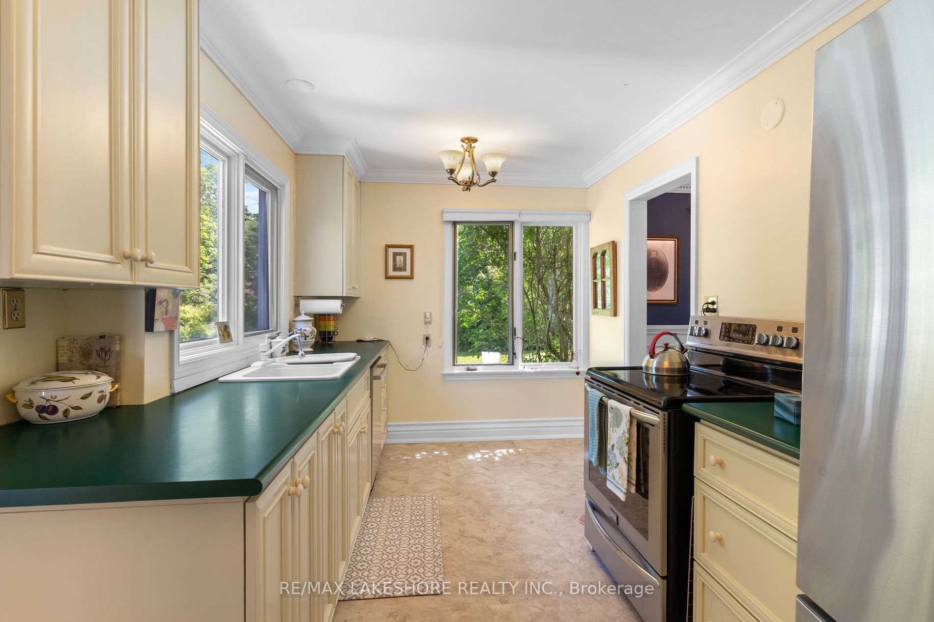 48 Coverdale Ave