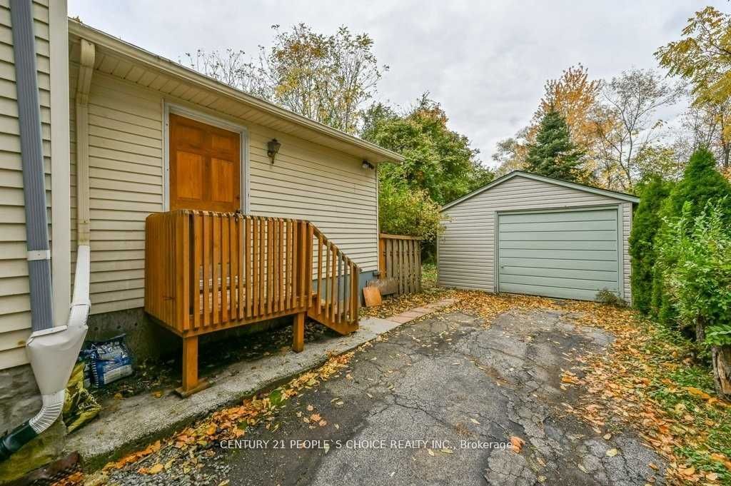 70 Hillview St