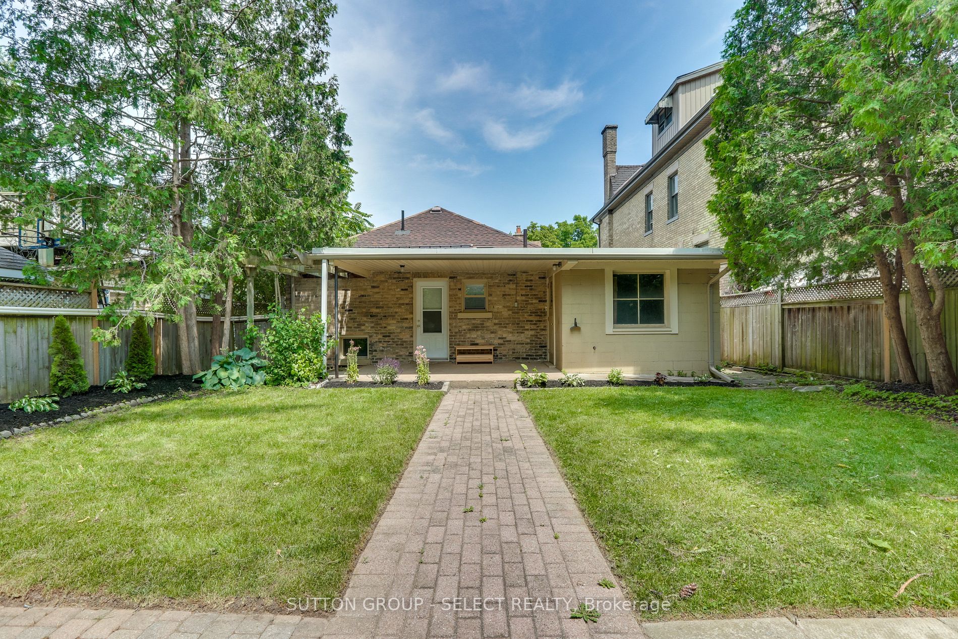581 Central Avenue