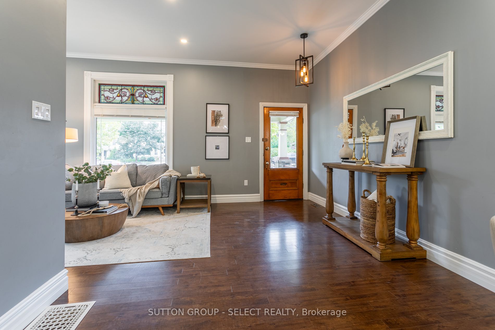 581 Central Avenue