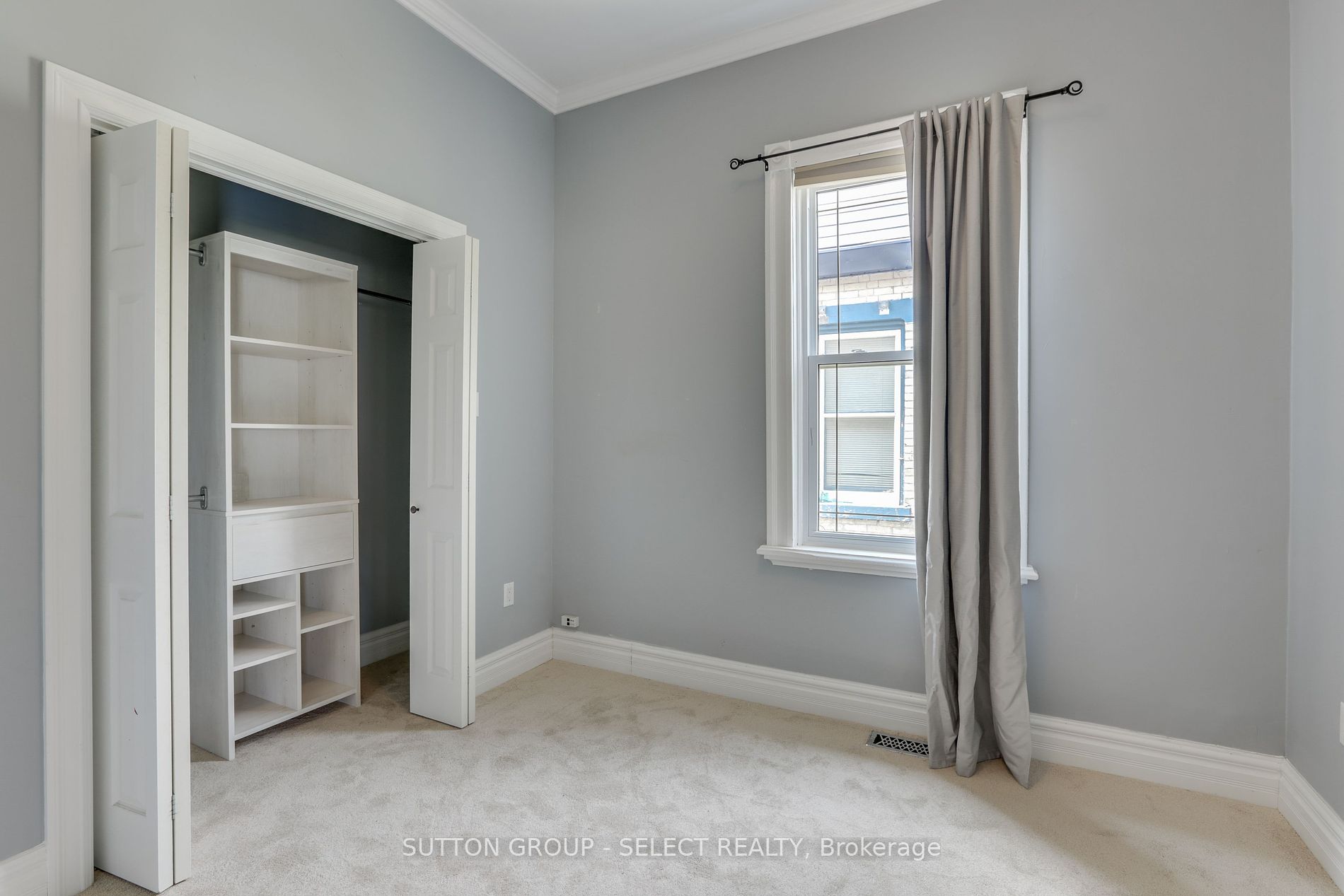 581 Central Avenue