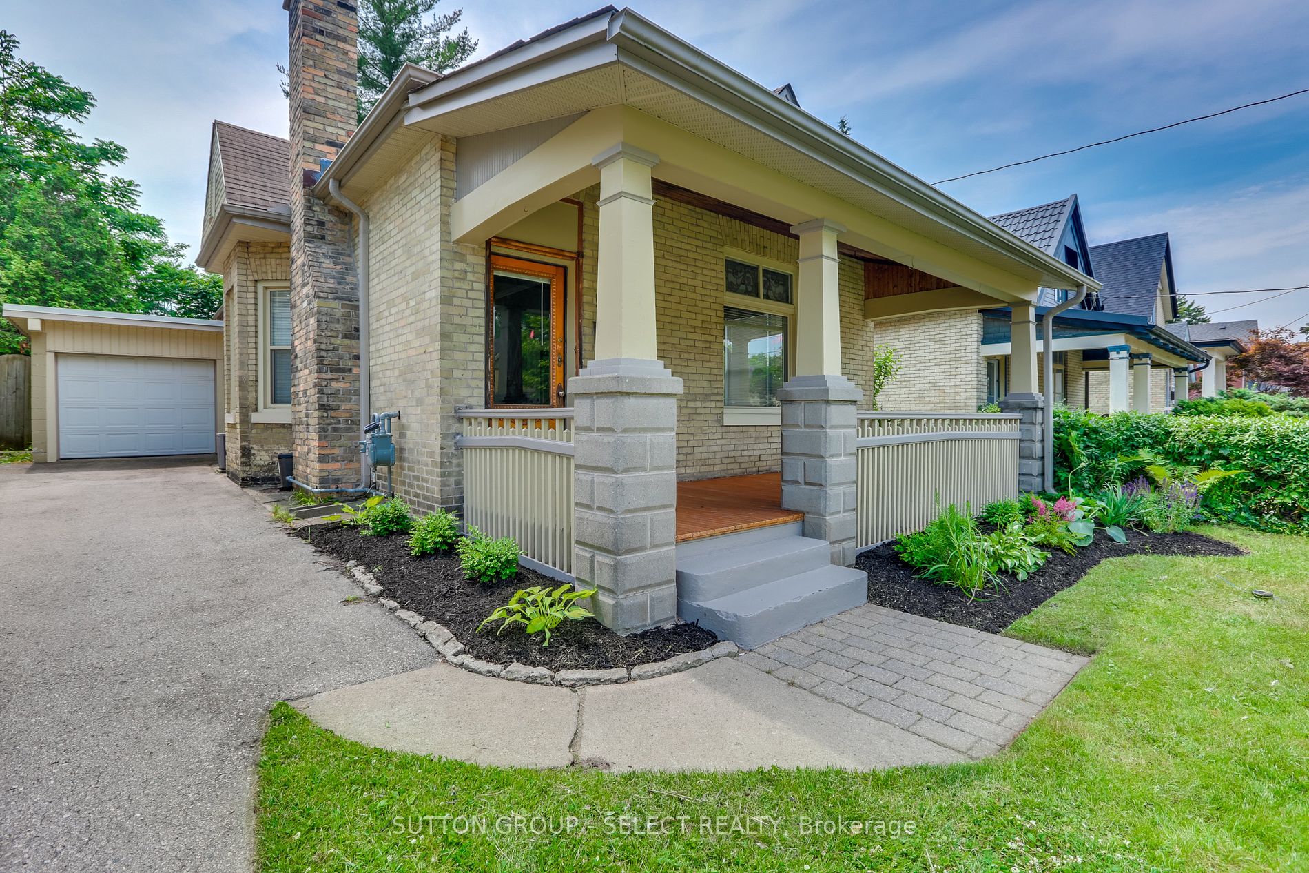 581 Central Avenue