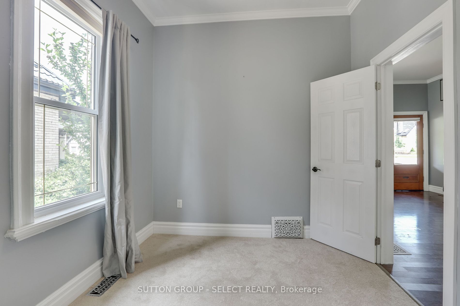 581 Central Avenue