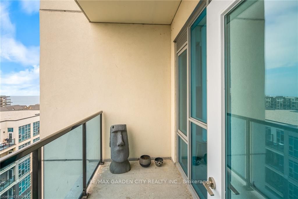 Undisclosed Address, #707