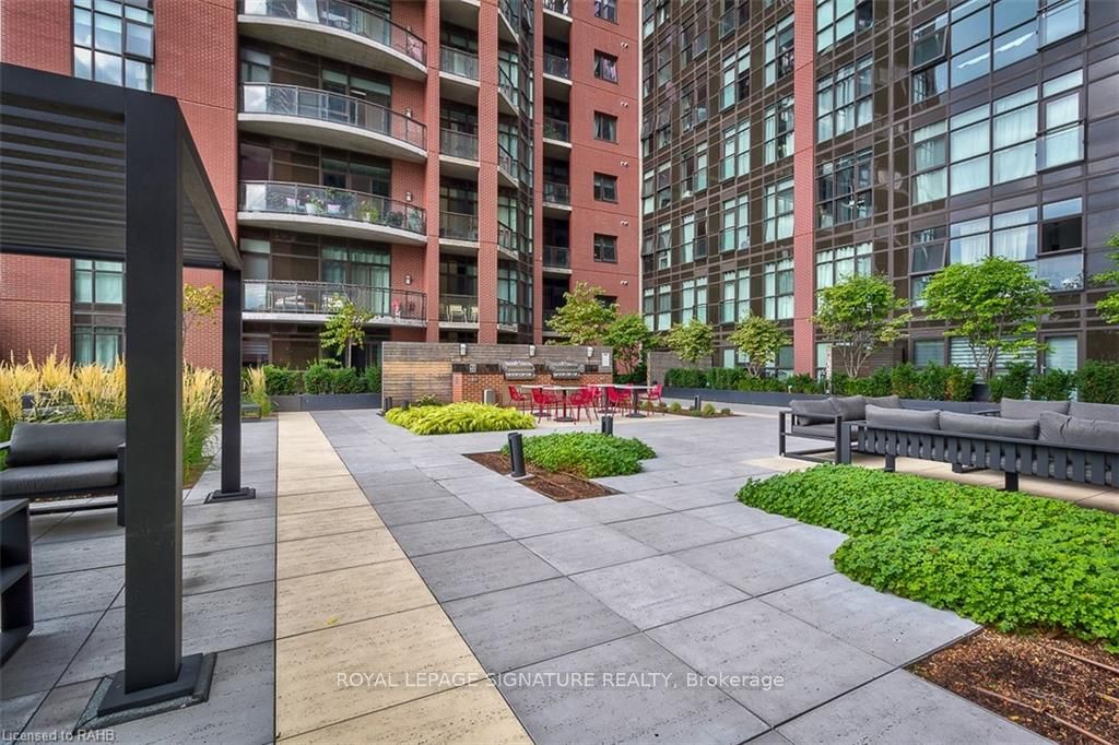 112 King St E, #608