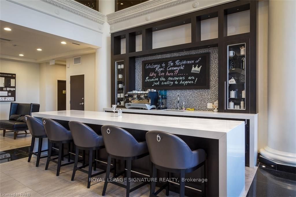 112 King St E, #608