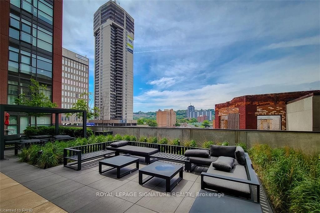 112 King St E, #608