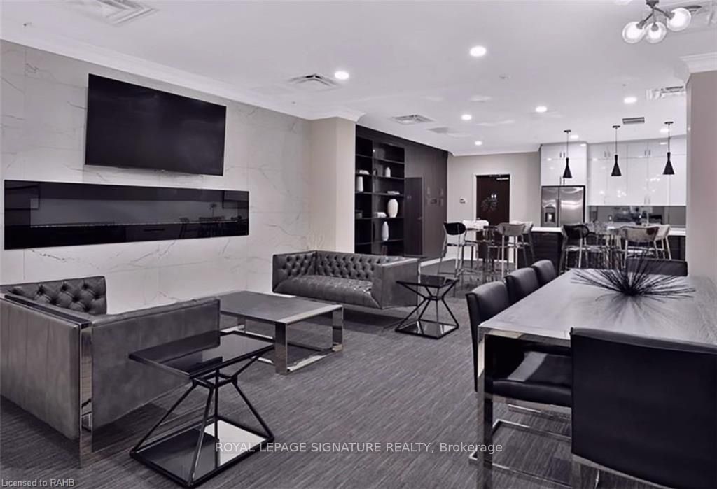 112 King St E, #608