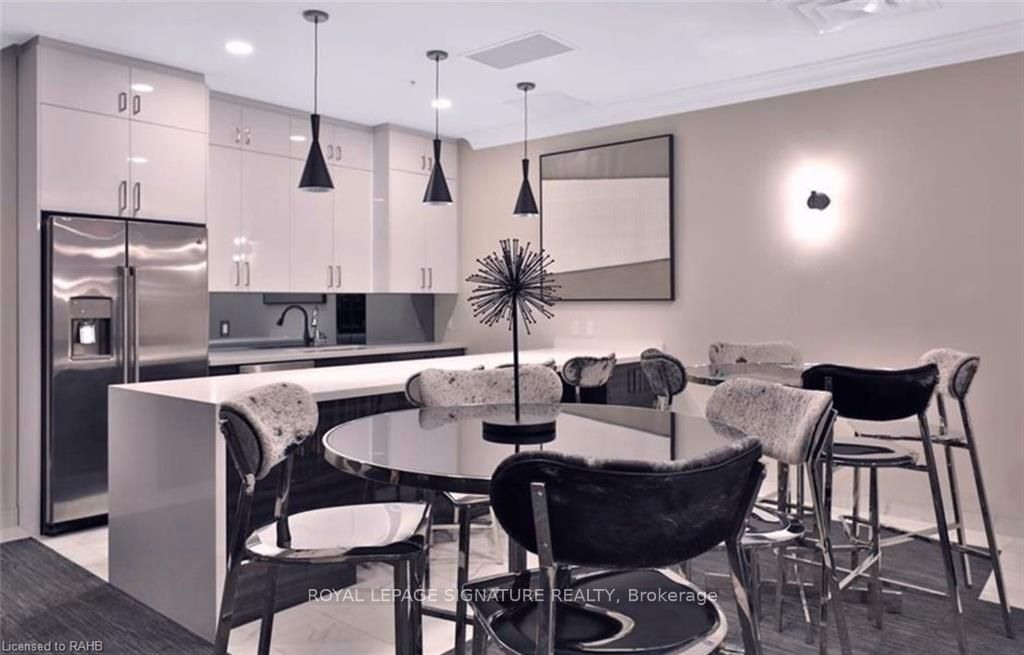 112 King St E, #608