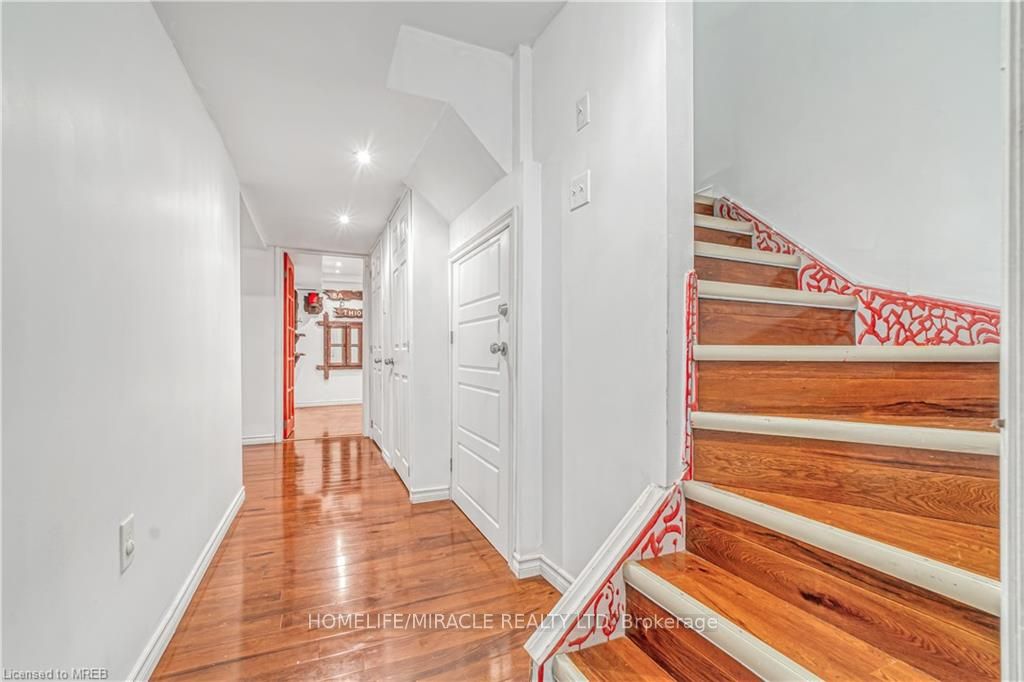 82 Trowbridge Street