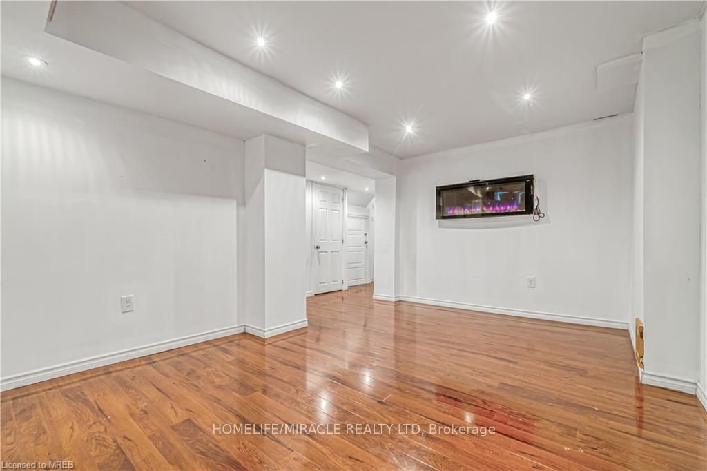 82 Trowbridge Street