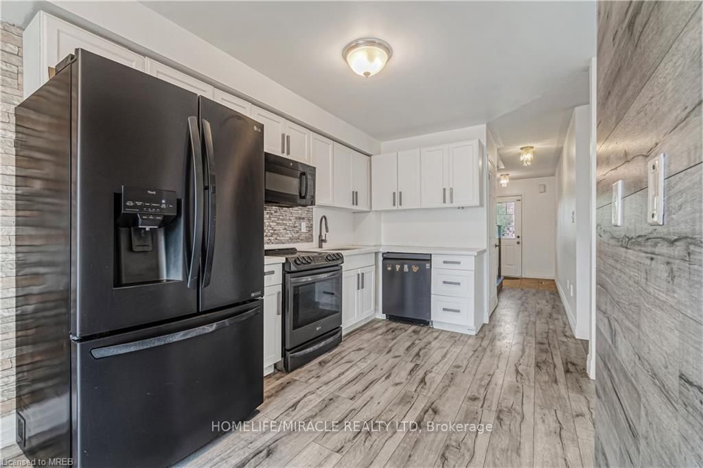 82 Trowbridge Street