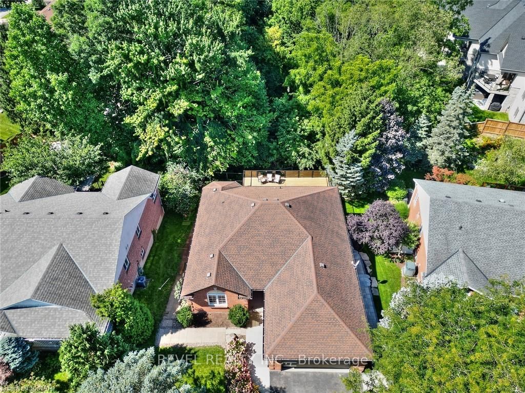 26 Oakridge Boulevard
