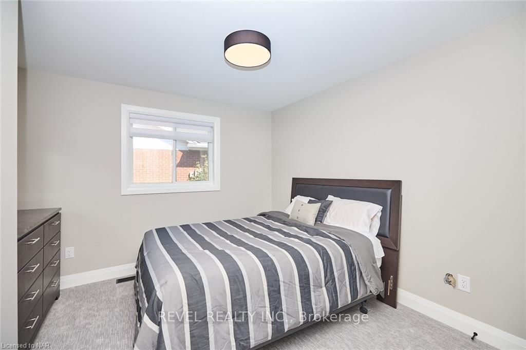 26 Oakridge Boulevard