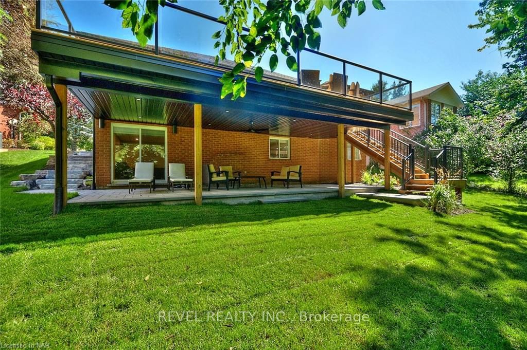 26 Oakridge Boulevard