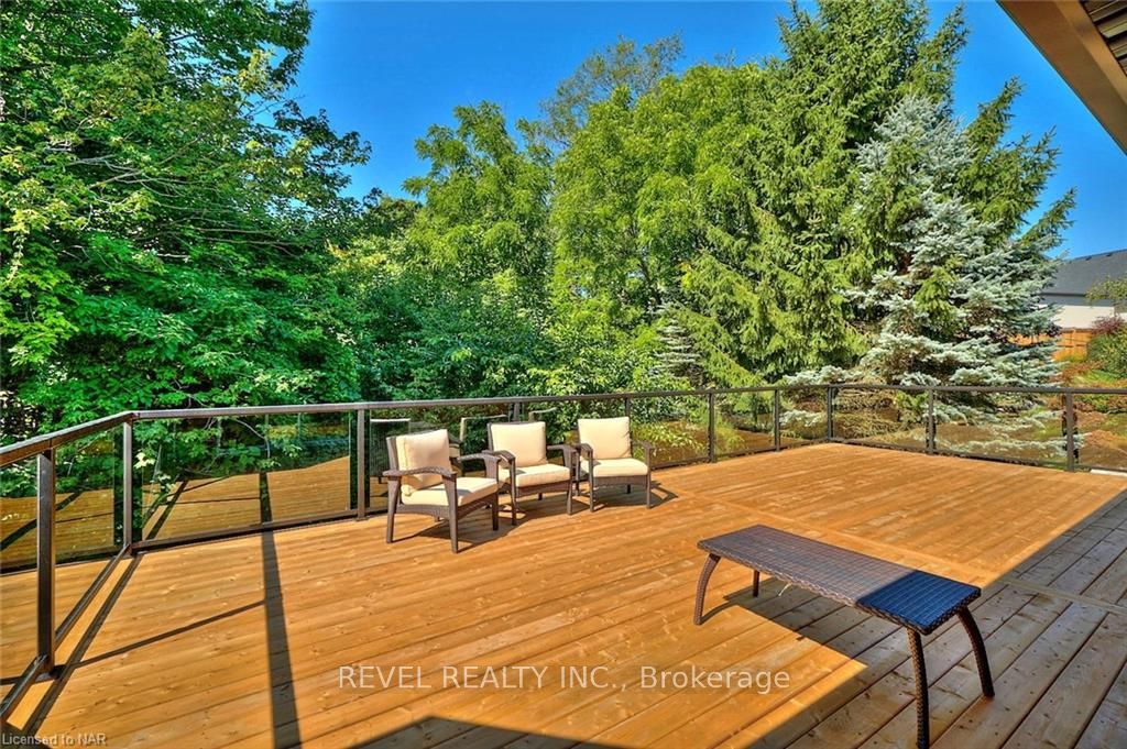 26 Oakridge Boulevard