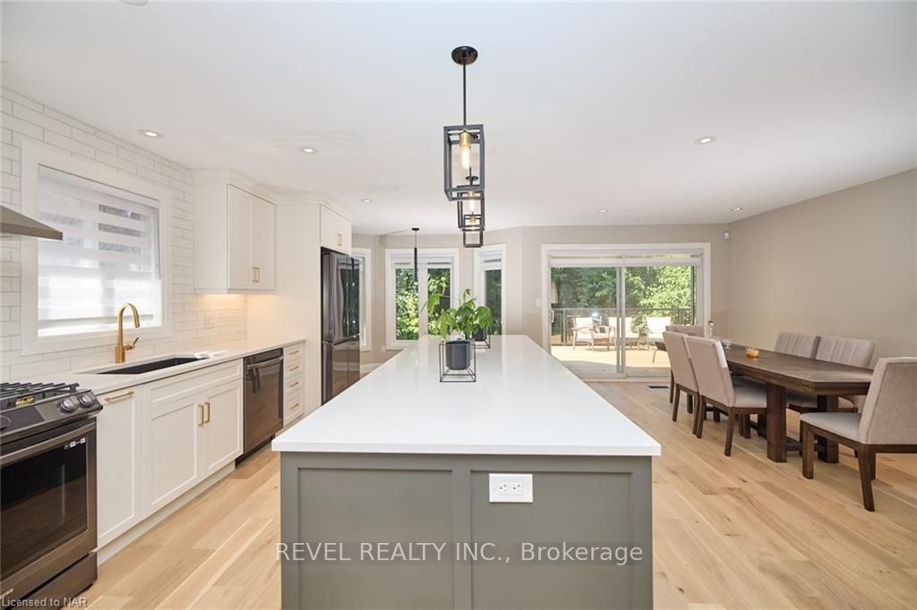 26 Oakridge Boulevard