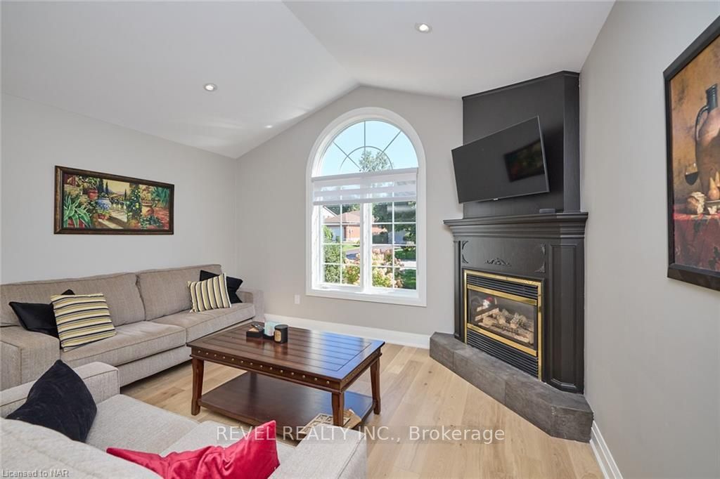 26 Oakridge Boulevard