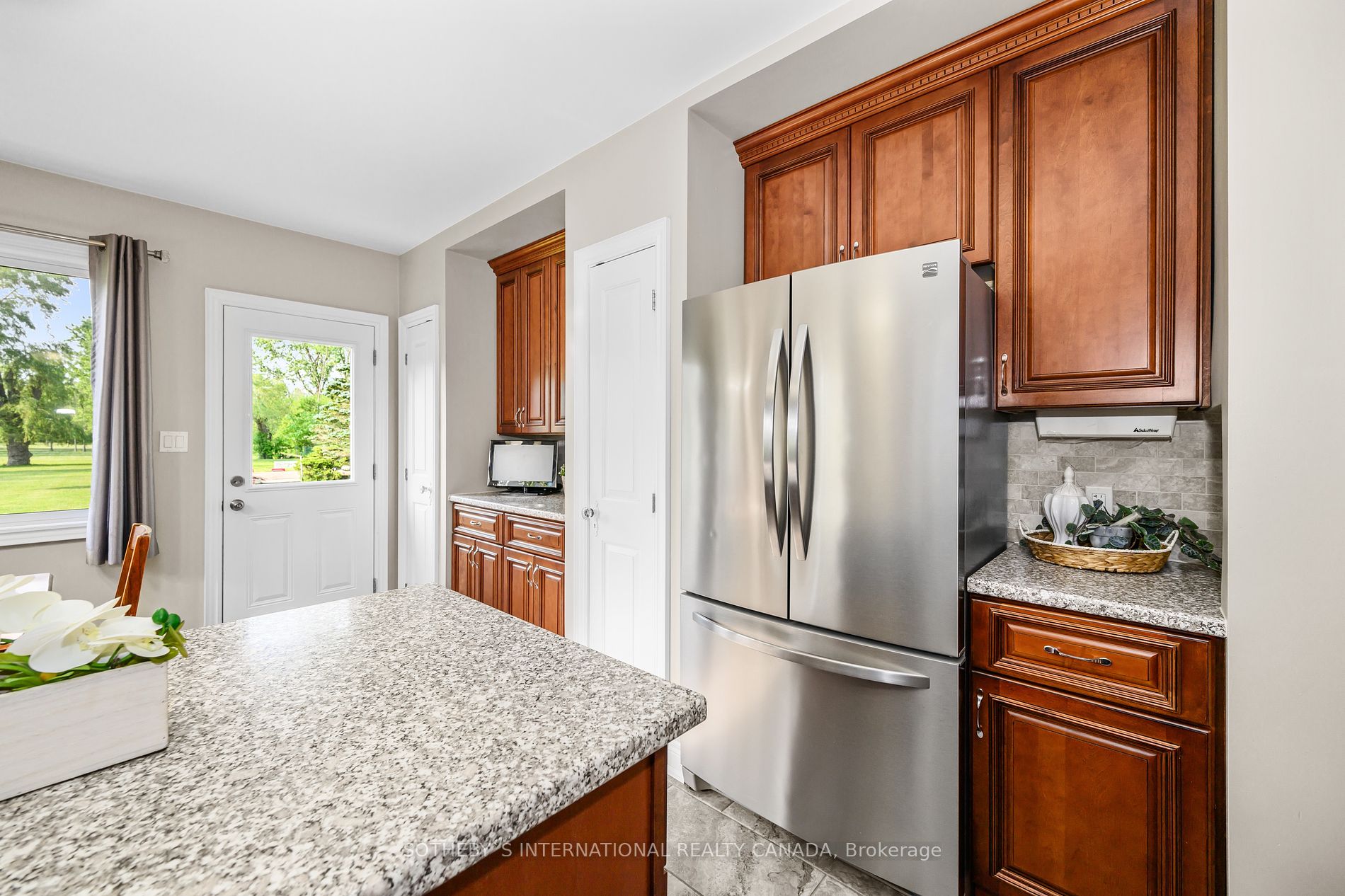 880 Edgemere Road