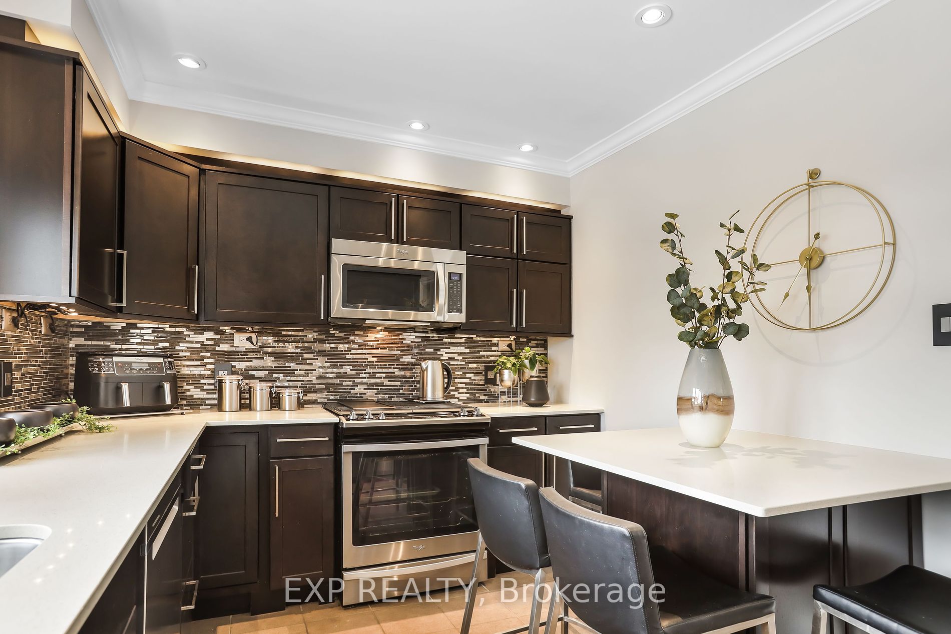 8 Warwick Rd