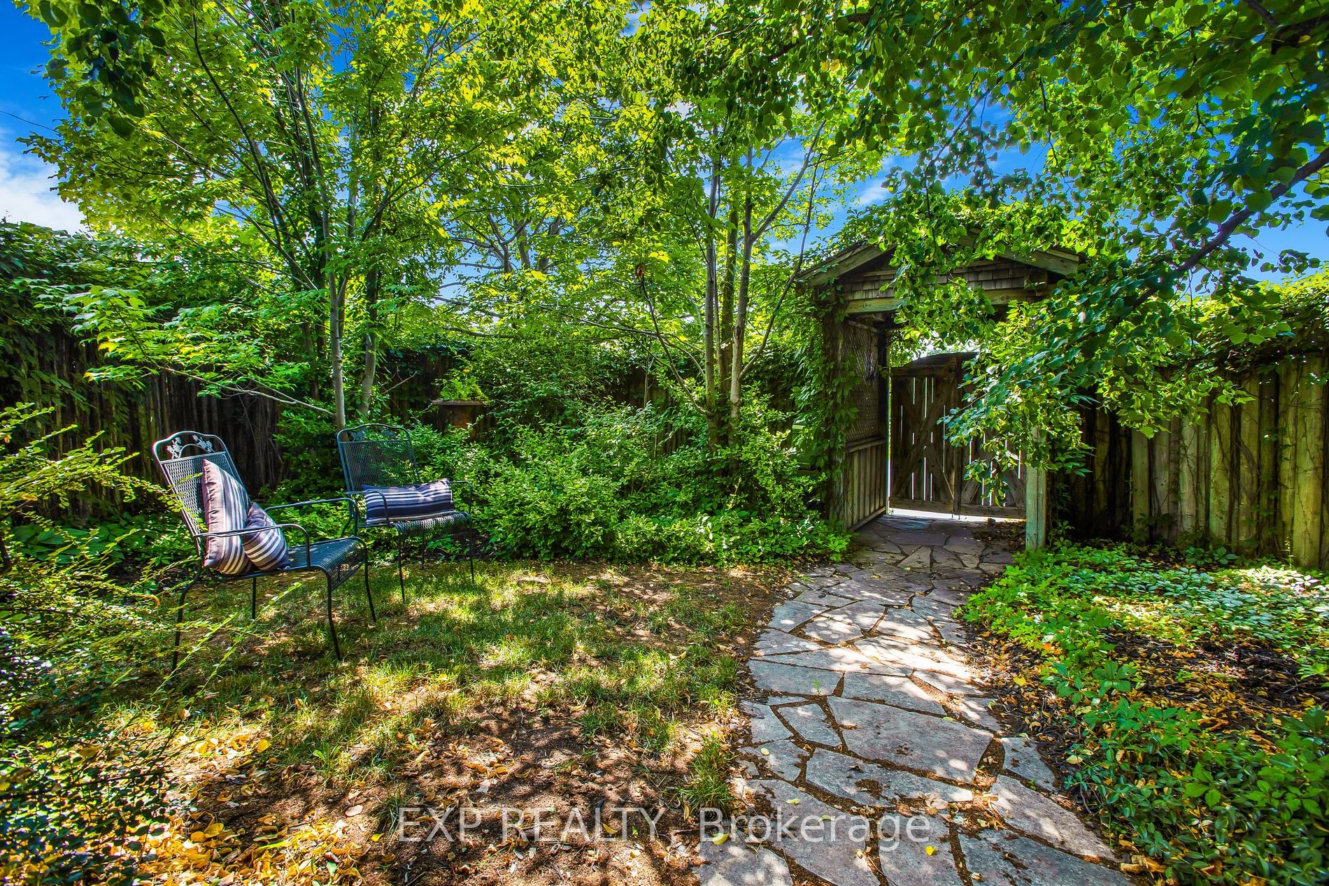 8 Warwick Rd