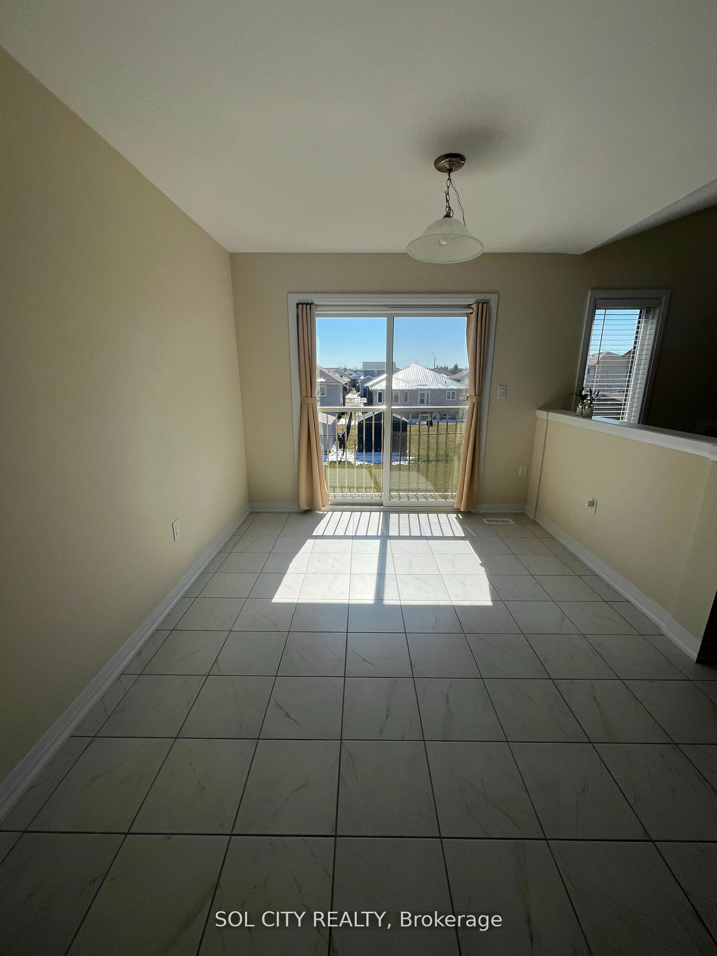18 Carew Boulevard