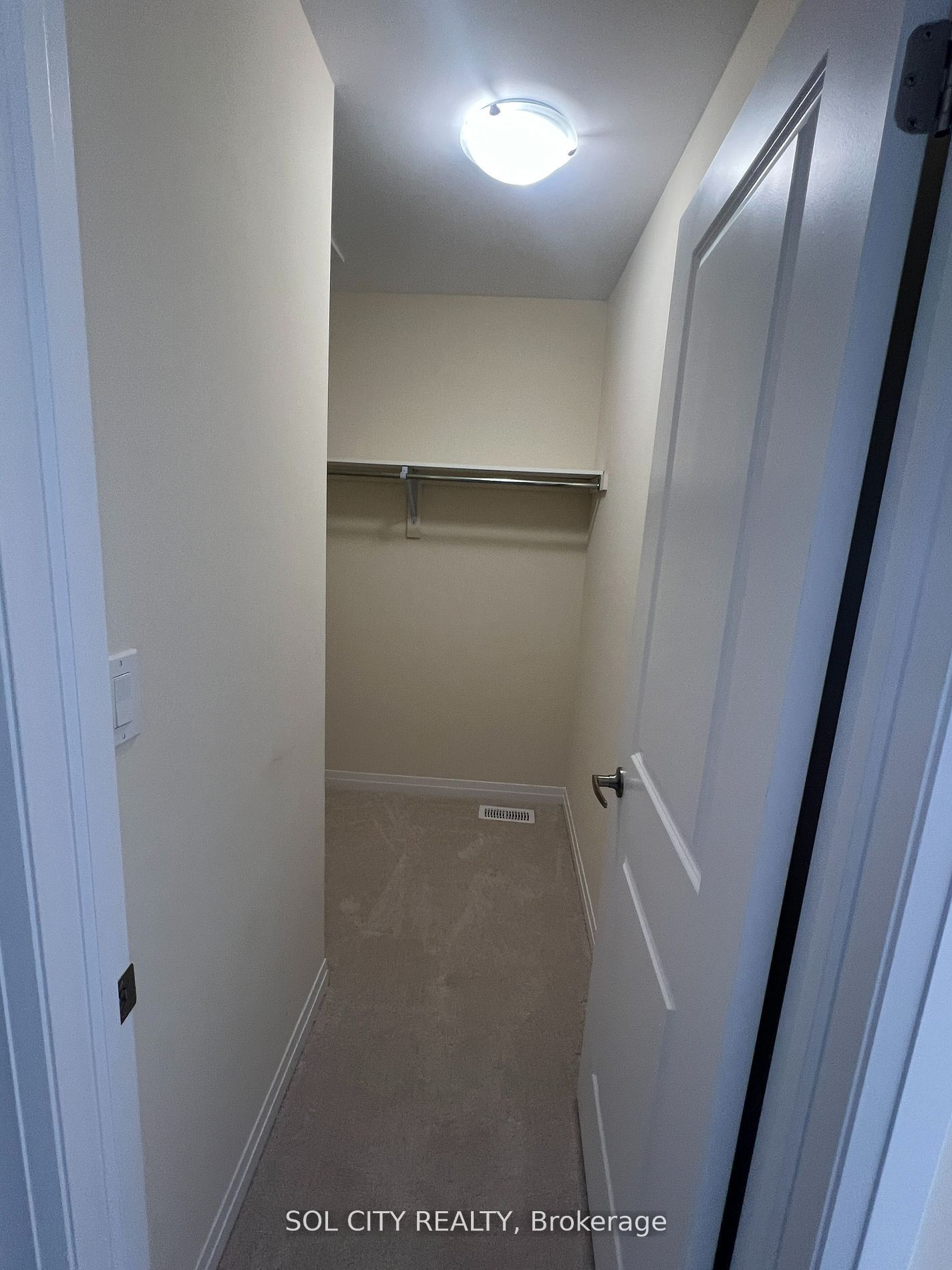 18 Carew Boulevard