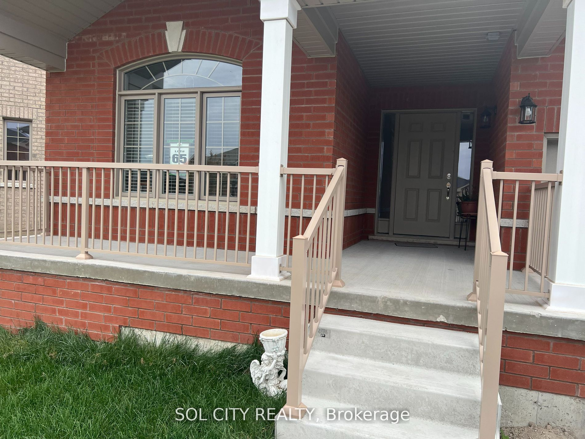 18 Carew Boulevard