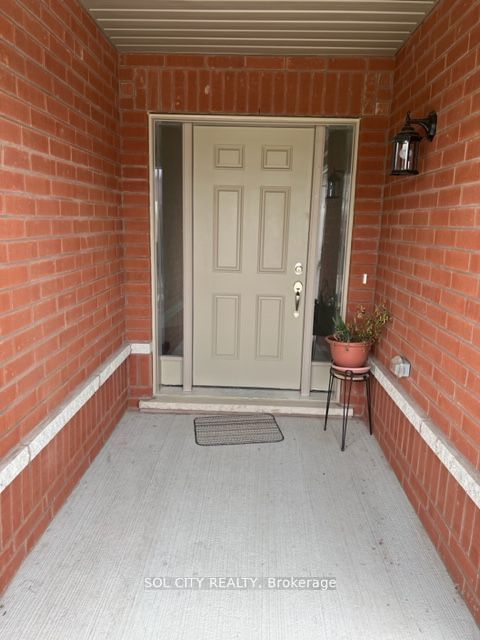 18 Carew Boulevard