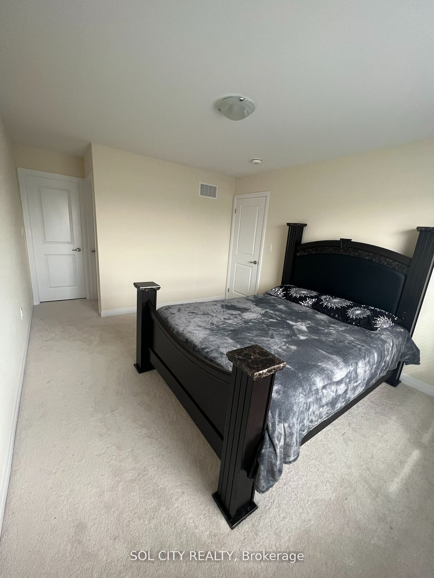18 Carew Boulevard